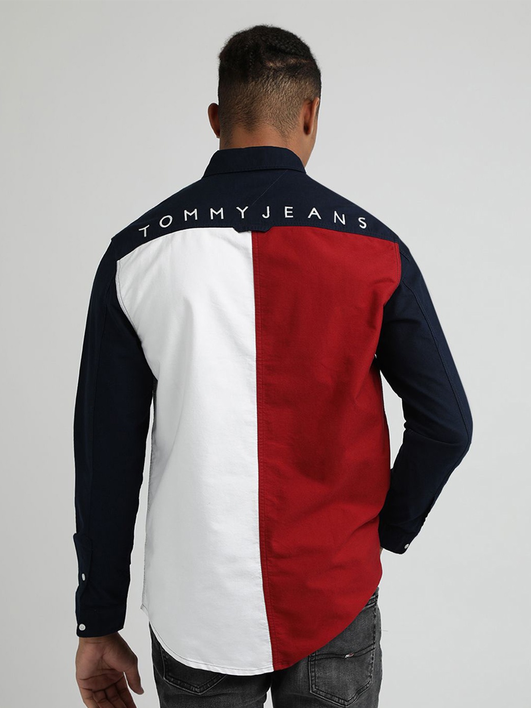 

Tommy Hilfiger Men Spread Collar Solid Cotton Casual Shirt, Navy blue