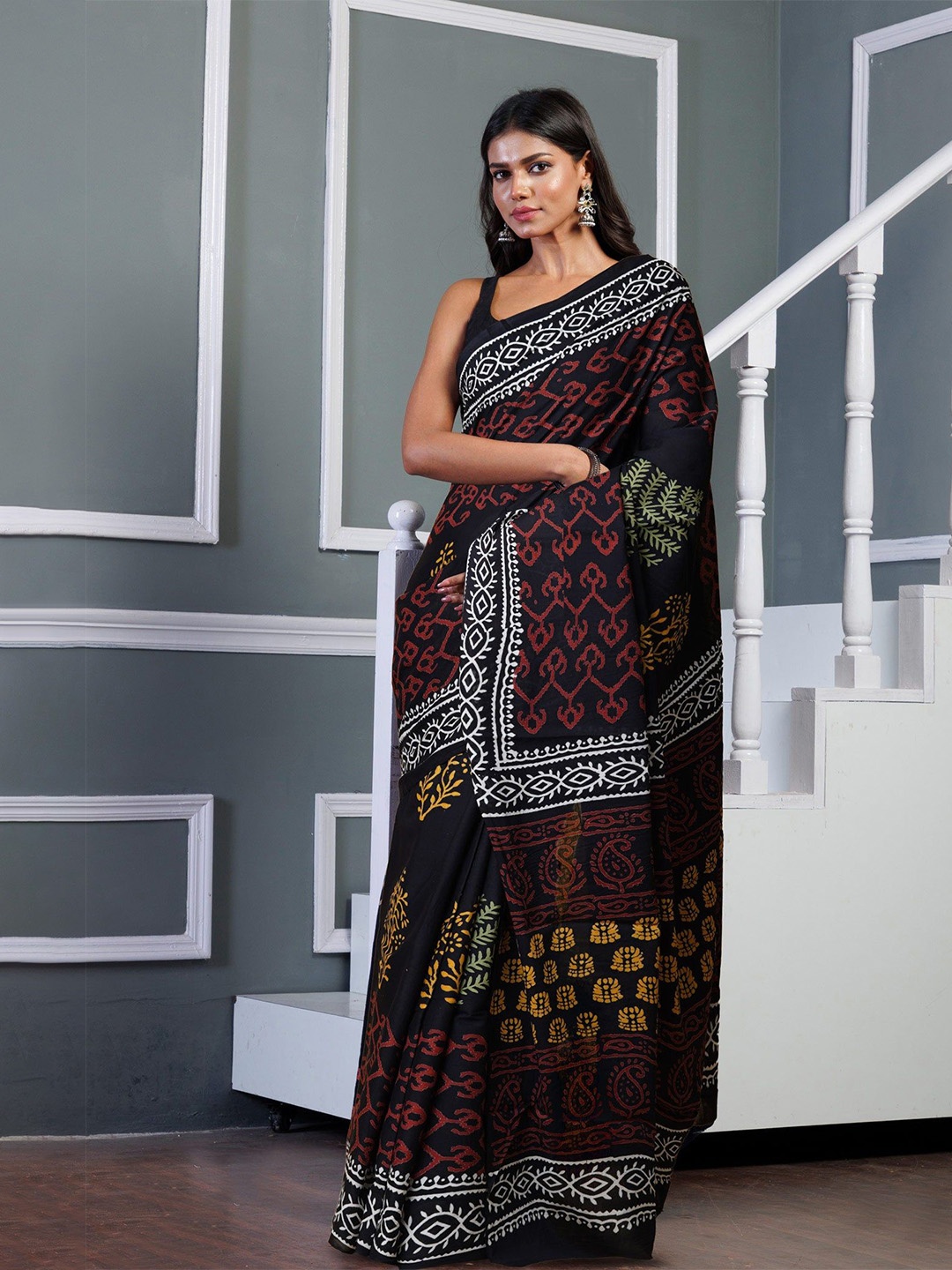 

Unnati Silks Ethnic Motifs Pure Cotton Handloom Block Print Saree, Black