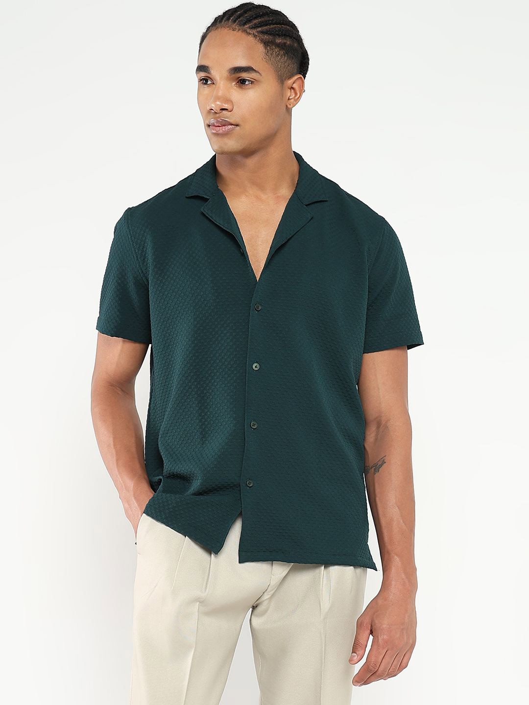 

SHOWOFF Men Comfort Cuban Collar Solid Crepe Relaxed Fit Casual Shirt, Green