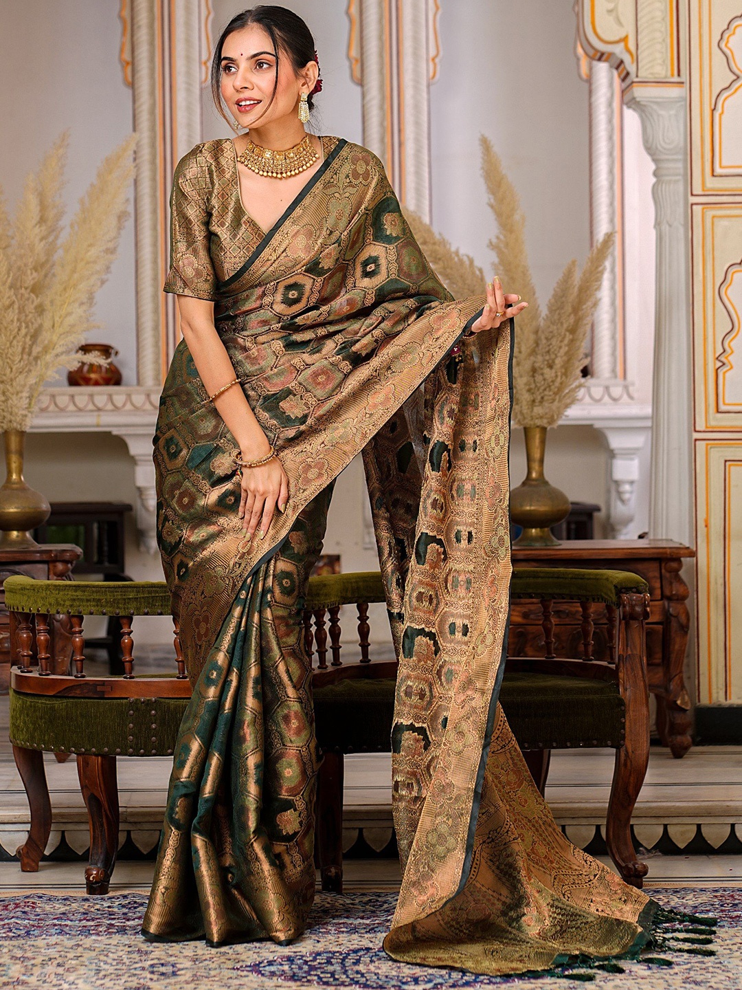 

AWRIYA Woven Design Zari Organza Banarasi Saree, Black