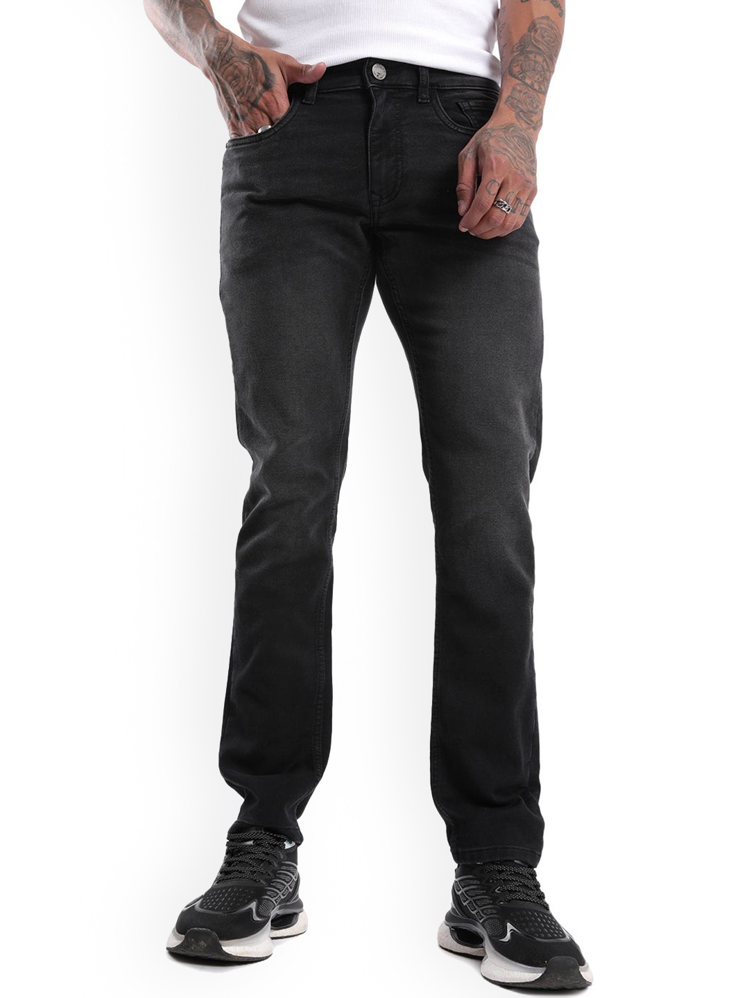

WROGN Men Classic Slim Fit Light Fade Jeans, Black