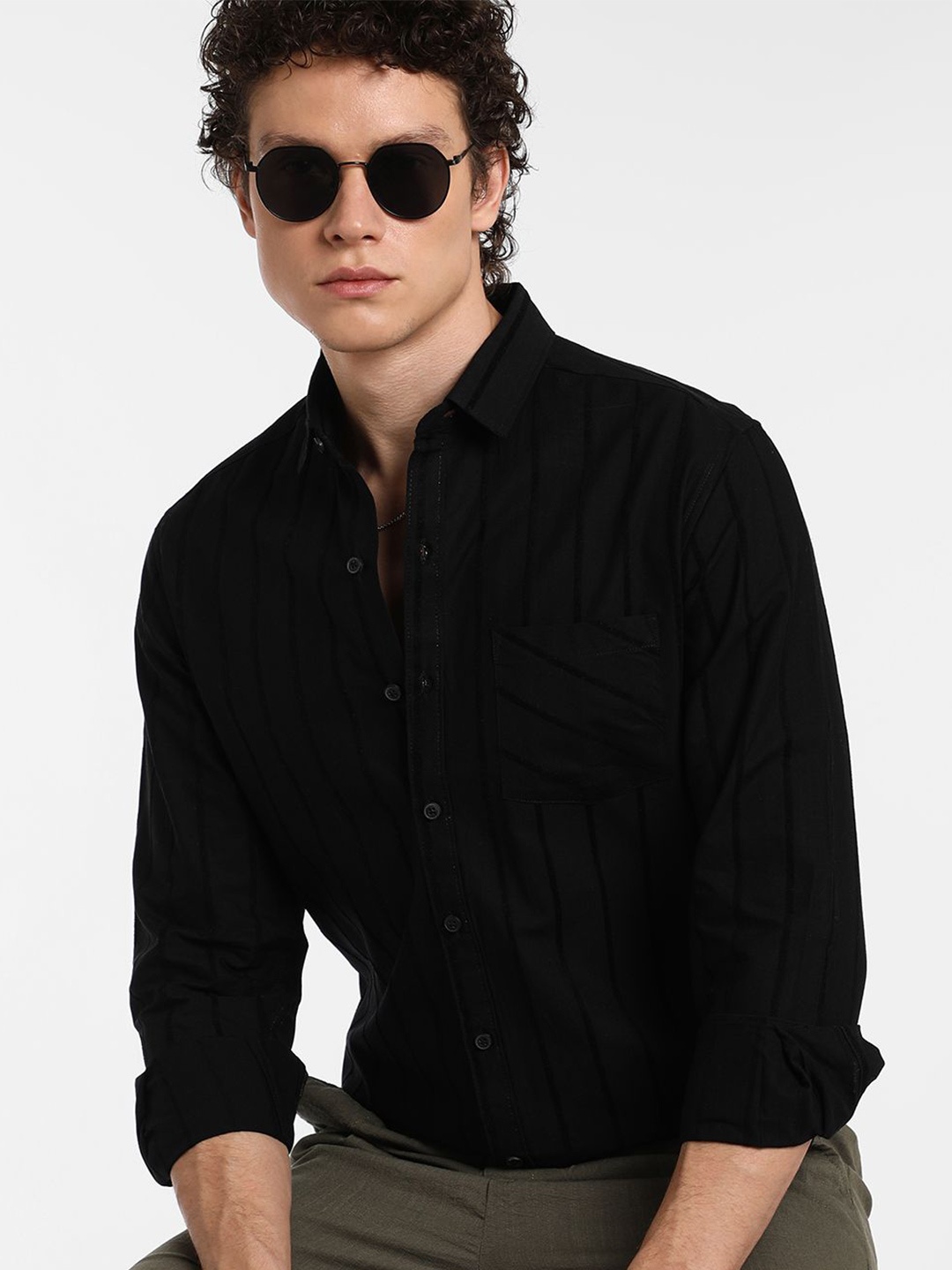 

Campus Sutra Men Comfort Spread Collar Solid Cotton Casual Shirt, Black