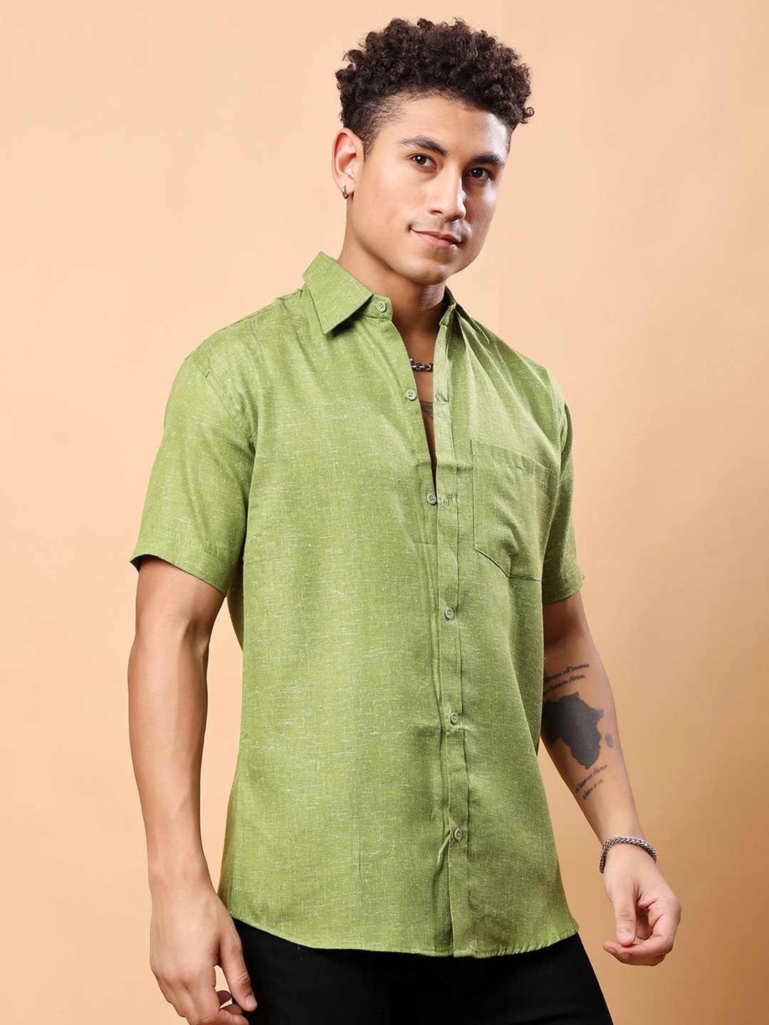 

KLOSET BY RIAG Men Classic Spread Collar Solid Cotton Casual Shirt, Green