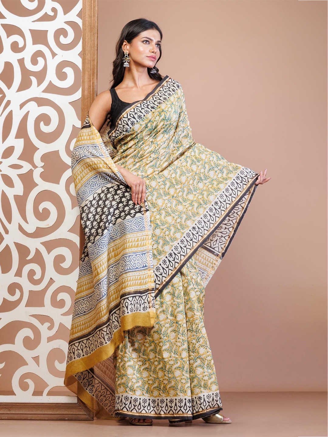 

Unnati Silks Ethnic Motifs Zari Handloom Chanderi Saree, Yellow