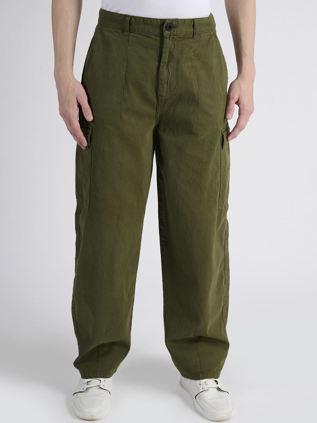 

The Roadster Lifestyle Co Men Loose Fit Cotton Cargo Trousers, Olive
