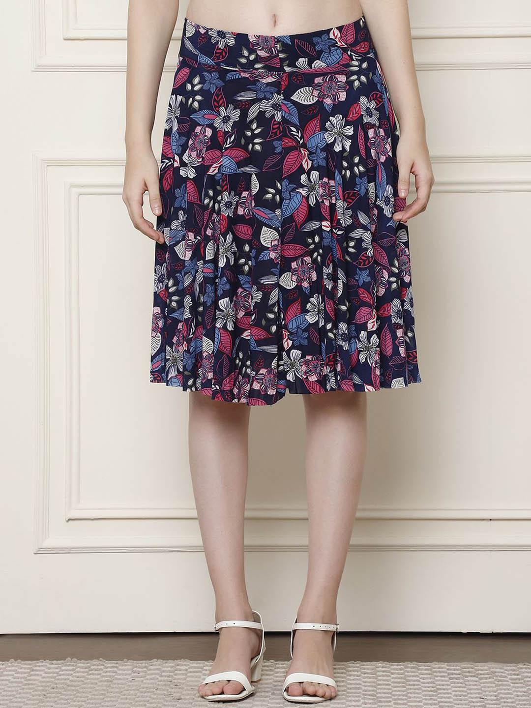 

GRACIT Women Printed Knee Length A Line Skirt with Inner Shorts, Blue