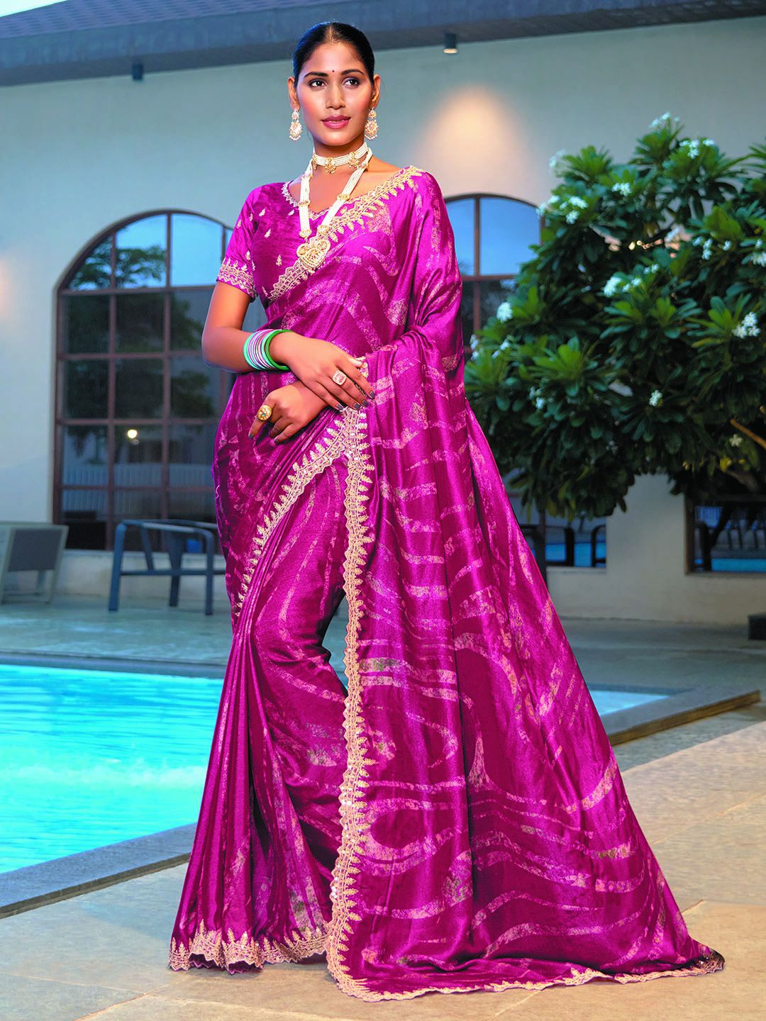 

Panzora Abstract Printed Embroidered Celebrity Saree, Purple