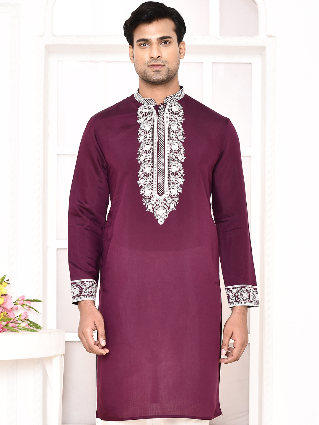 

MAAHI FABS Men Floral Thread Work Kurta, Maroon