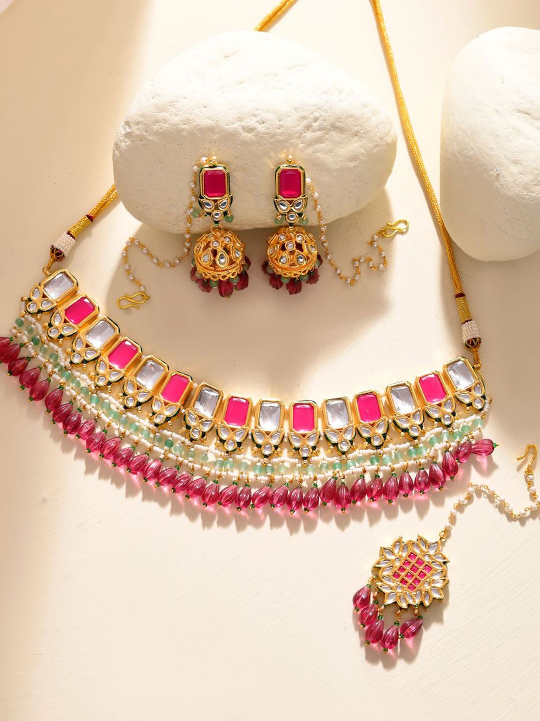 

DASTOOR Gold-Plated Stone-Studded Necklace and Earrings With Maang Tika