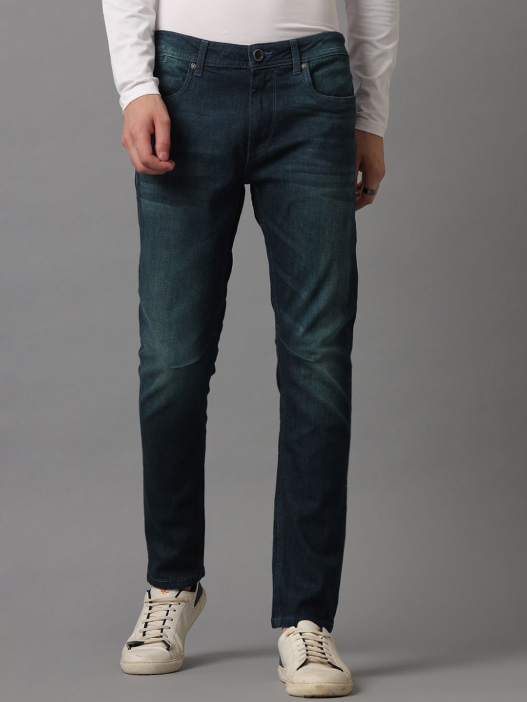 

Voi Jeans Men Slash Knee Light Fade Stretchable Jeans, Blue