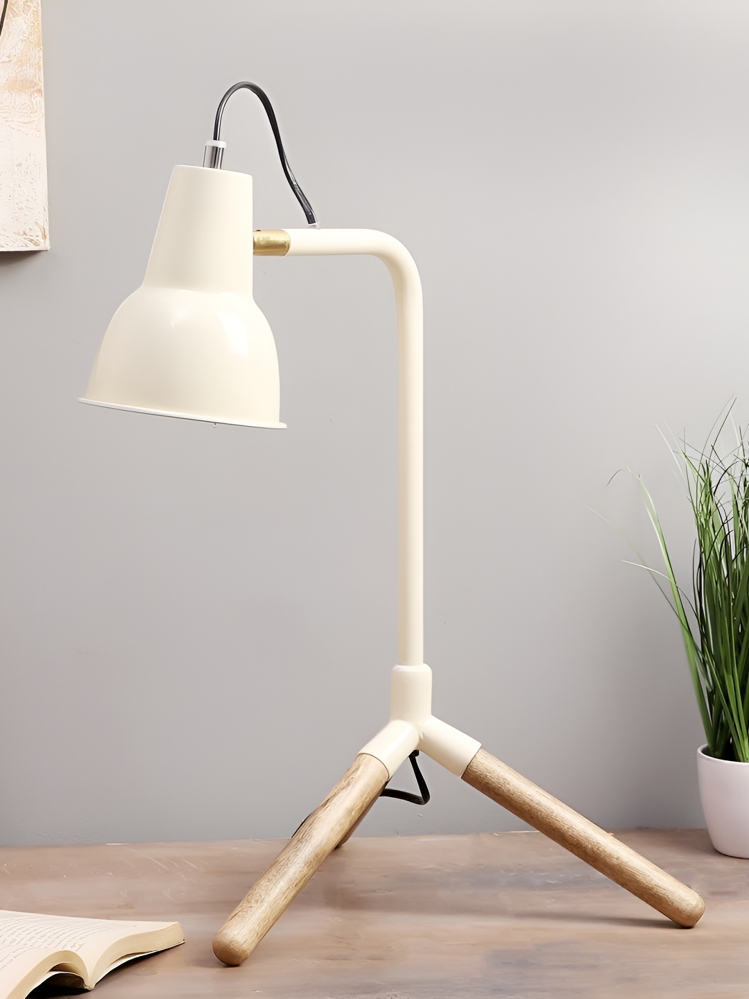 

pristine interiors White Metal Contemporary Cylindrical Shaped Table Lamp