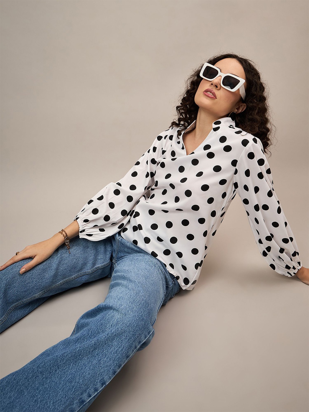 

The Roadster Lifestyle Co. Polka Dots Printed Monochrome Puff Sleeves Top, White