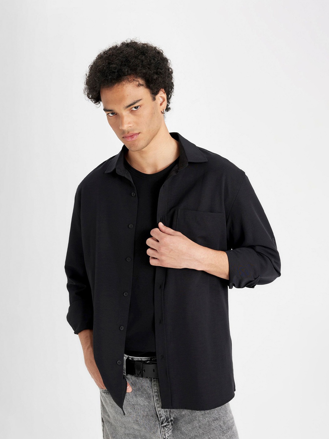 

DeFacto Men Spread Collar Solid Cotton Casual Shirt, Black