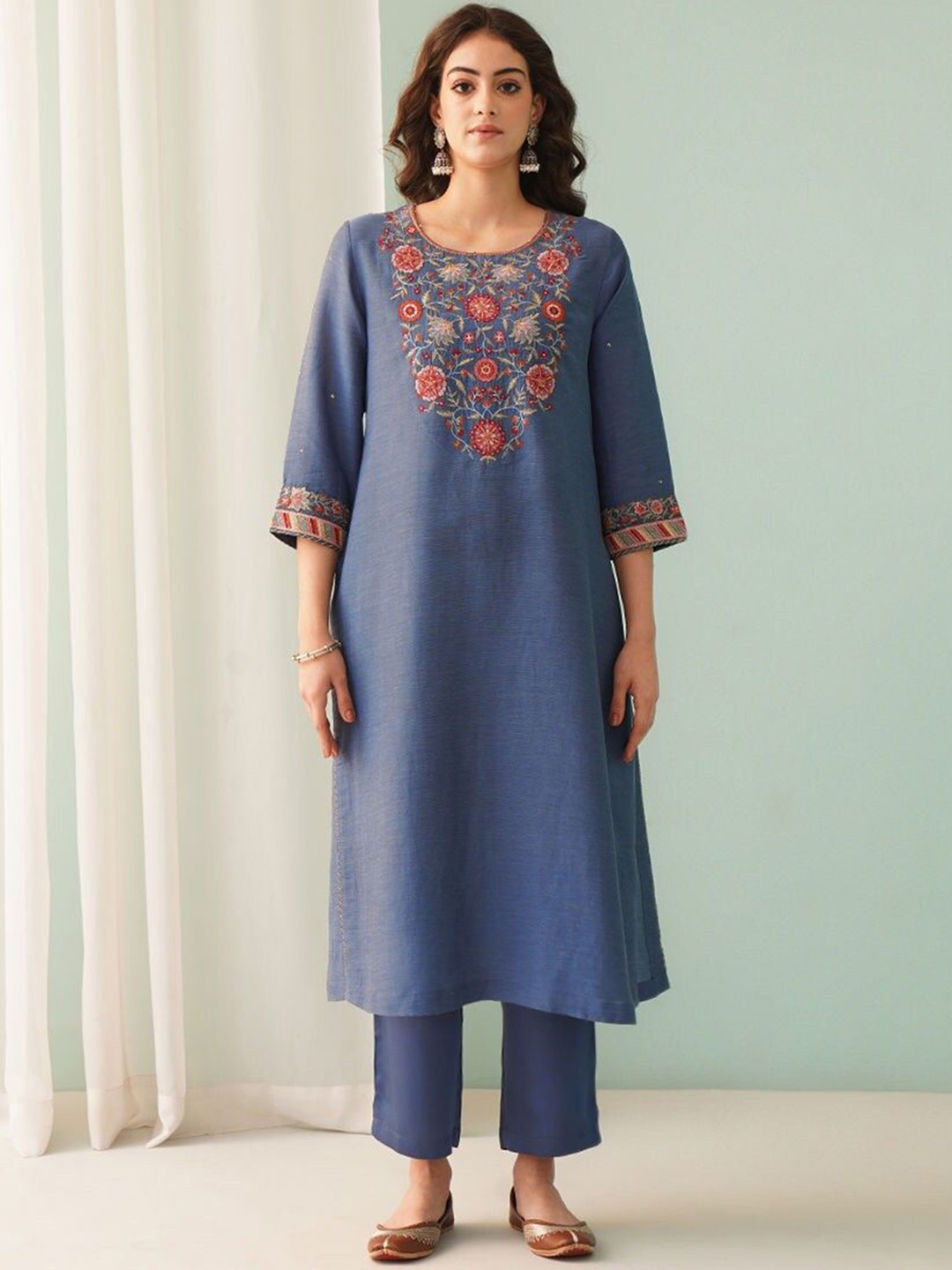 

JAYPORE Ethnic Motifs Embroidered Straight Thread Work Kurta with Trousers, Navy blue