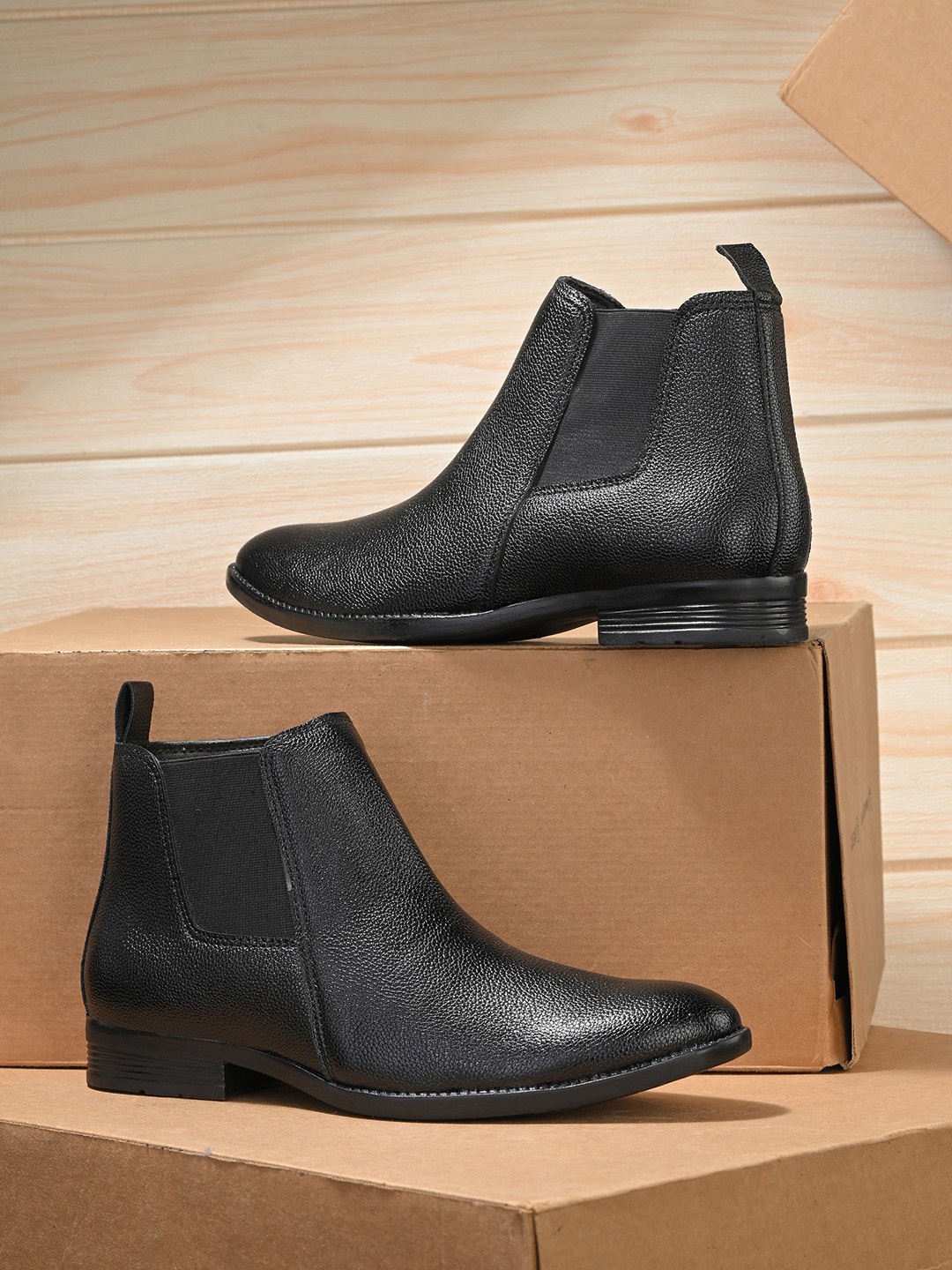 

Layasa Men Mid-Top Chelsea Boots, Black