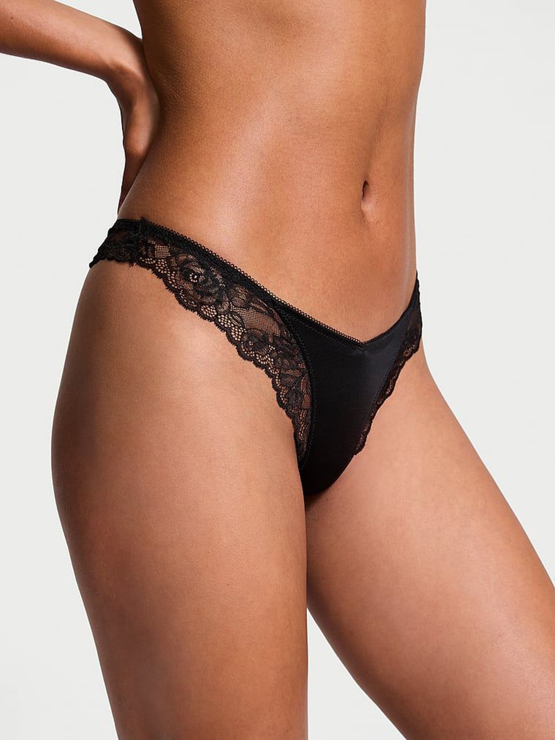 

Victoria's Secret Floral Self Design Low-Rise Lace Thong Briefs 1125320154A2, Black