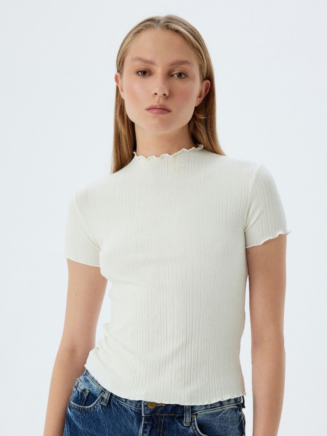

Koton Women Solid V-Neck Slim Fit T-shirt, White