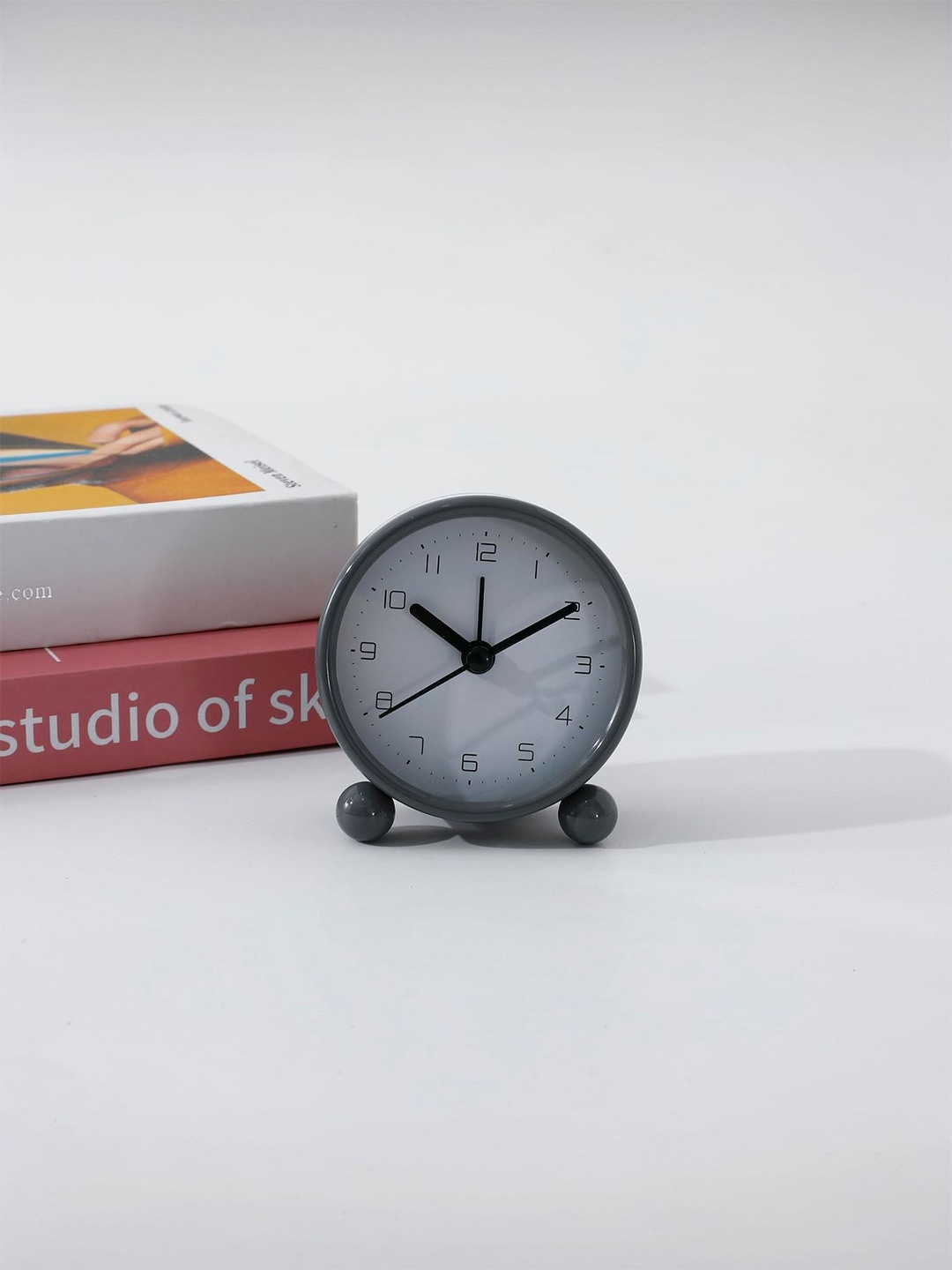 

Kuber Industries Grey & White Contemporary Round Shaped Alarm Clock