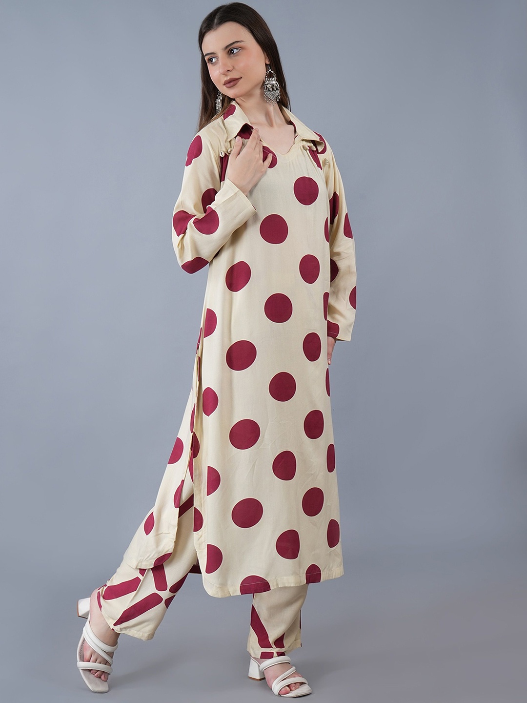 

KALINI Geometric Printed Straight Kurta With Palazzo, Cream