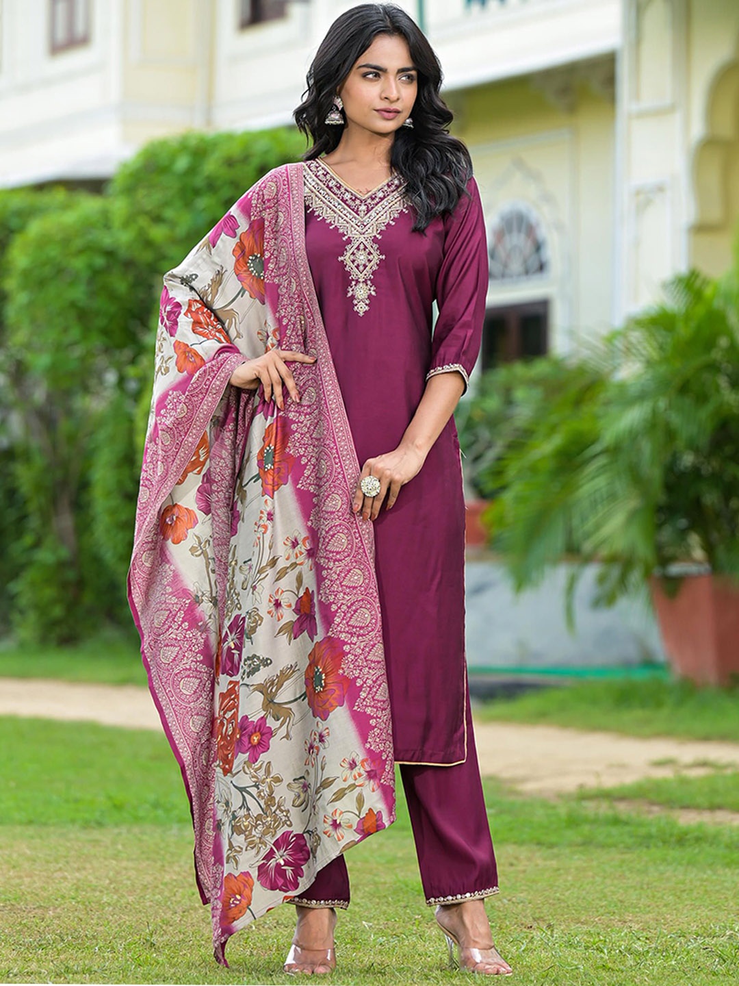 

Juniper Floral Zari Embroidered V-Neck Straight Kurta with Trouser and Dupatta, Maroon