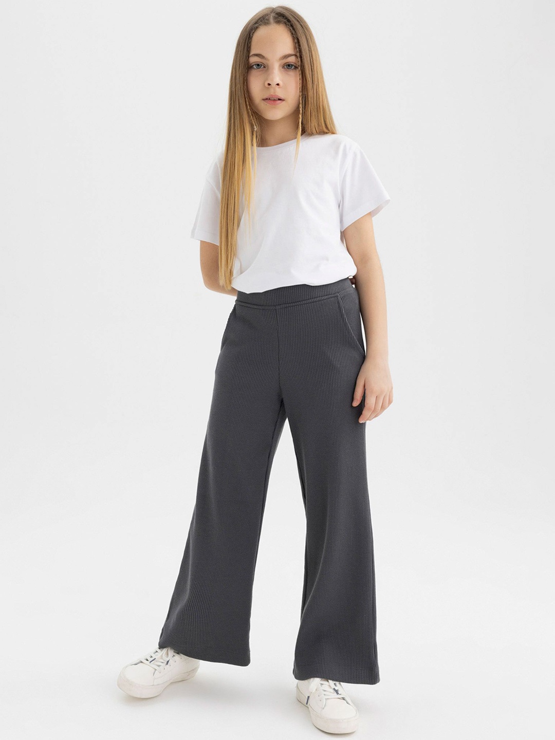 

DeFacto Girls Regular Fit Solid Trousers, Black