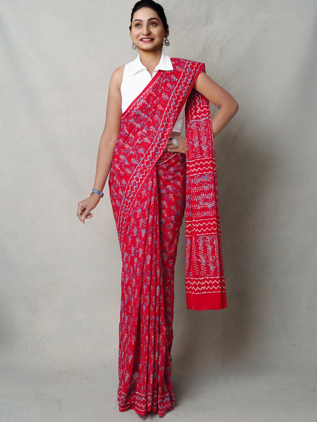 

Unnati Silks Ethnic Motifs Pure Cotton Handloom Block Print Saree, Red