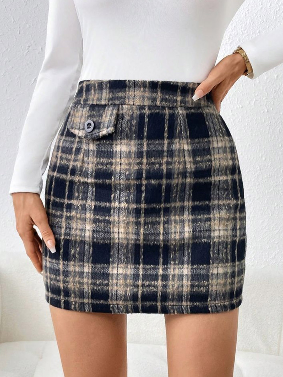 

LULU & SKY Women Checked Pencil Mini Skirts, Black