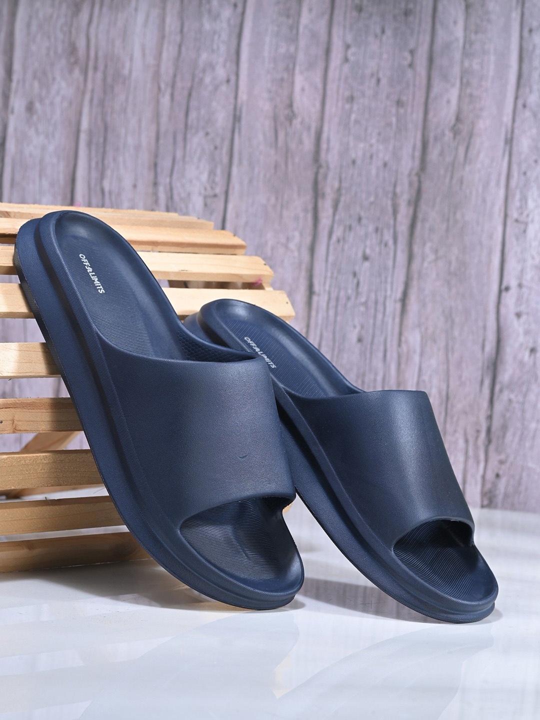

OFF LIMITS Men Rubber Sliders, Navy blue