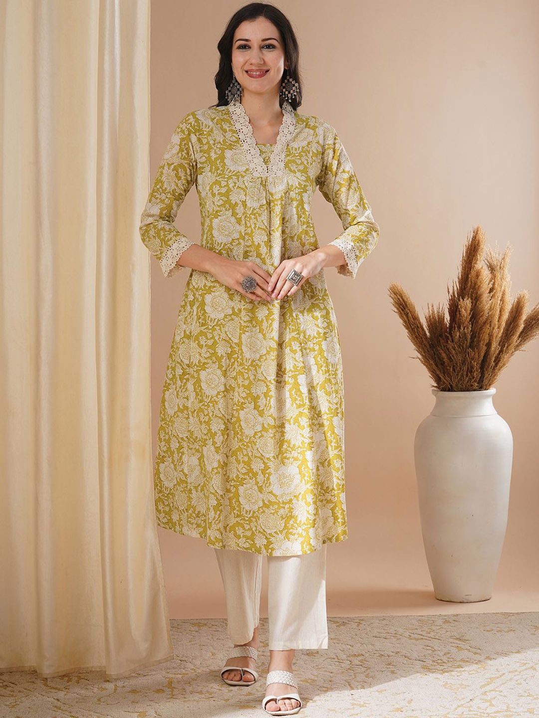 

FASHOR Floral Printed Panelled Pure Cotton Straight Kurta With Palazzo, Green