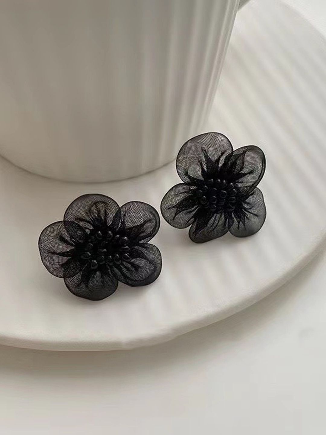 

FIMBUL Lace Flower Design Studs Earrings, Black