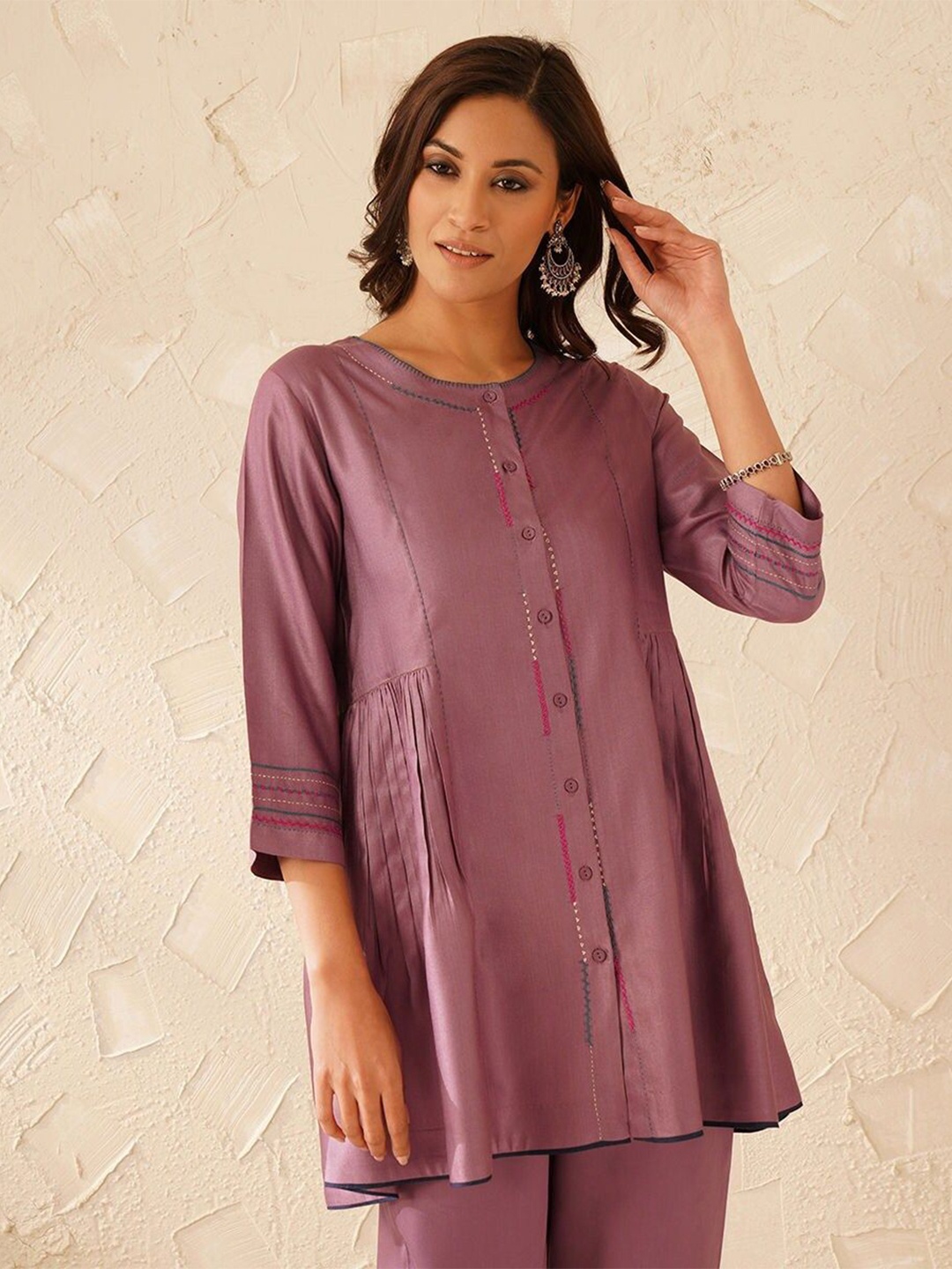 

JAYPORE Women Embroidered Round Neck Tunic, Purple