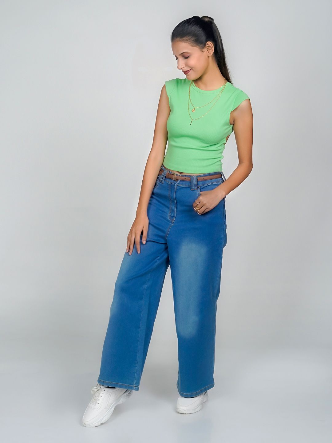 

Zink London Women Solid Round Neck Cotton Top, Green