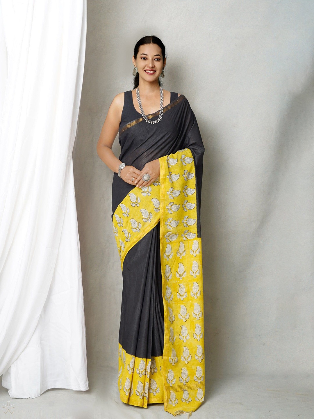 

Unnati Silks Ethnic Motifs Zari Silk Cotton Handloom Bagh Saree, Black