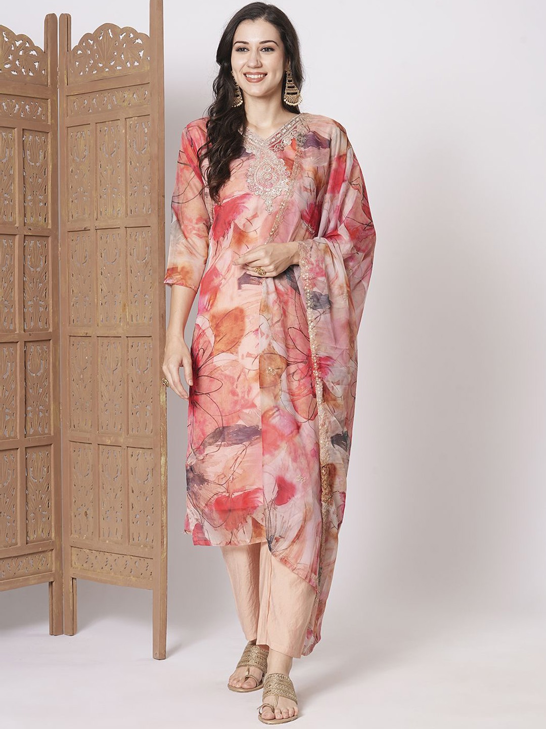 

KAYOMMI Ethnic Motifs Printed Patchwork Straight Kurta with Pyjamas & With Dupatta, Pink