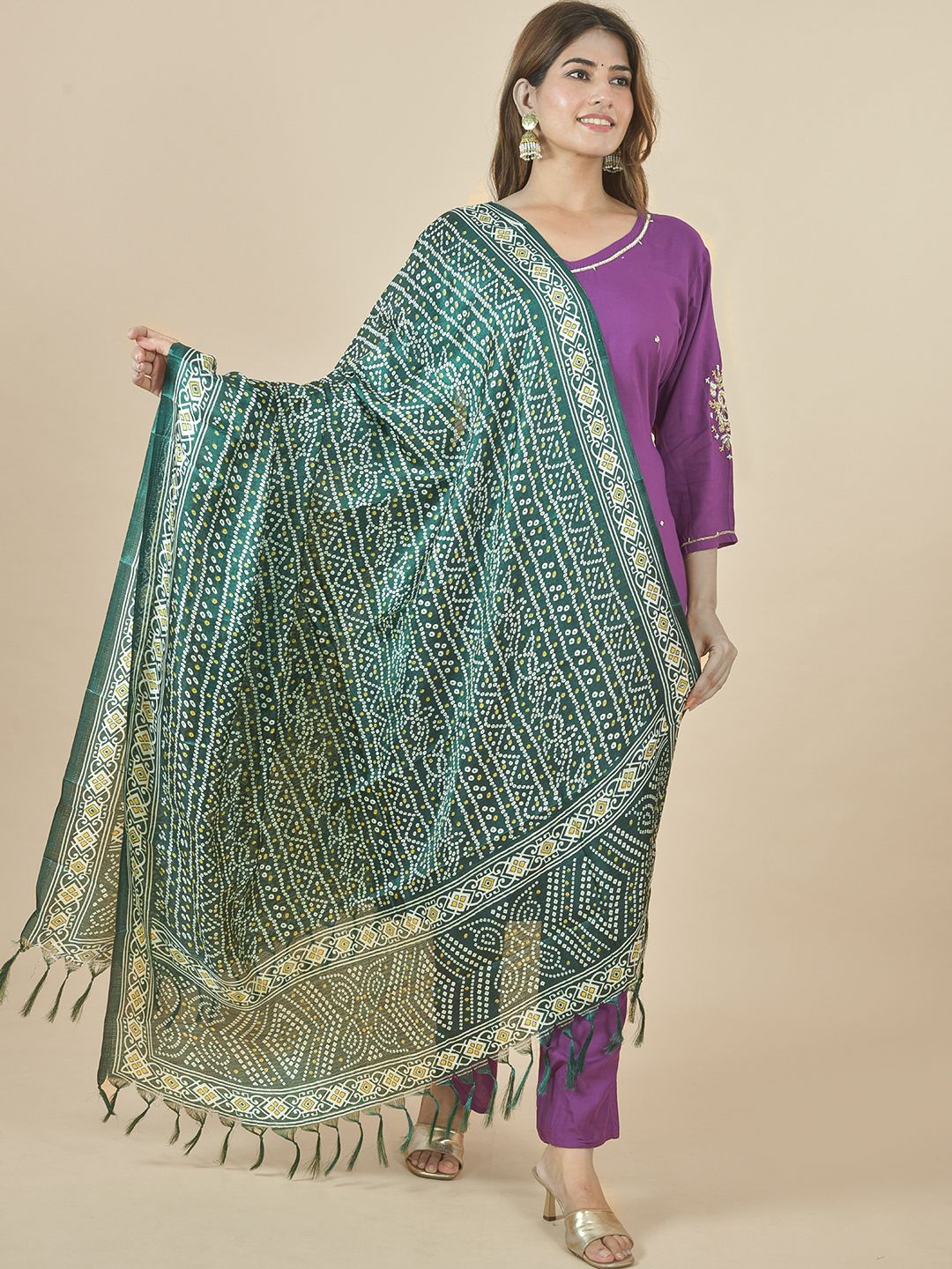 

LA FEMINAE Bandhani Printed Dupatta, Green