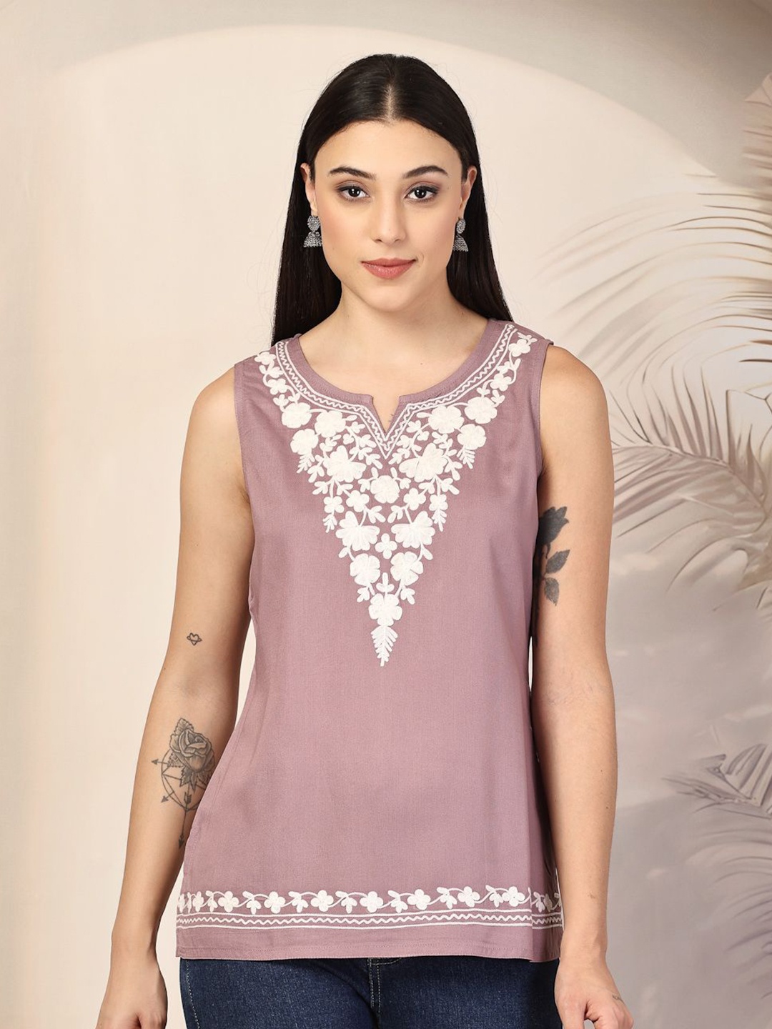 

QAZMI Women Ziana Kashmiri Aari Embroidered Sleeveless Kurti, Purple