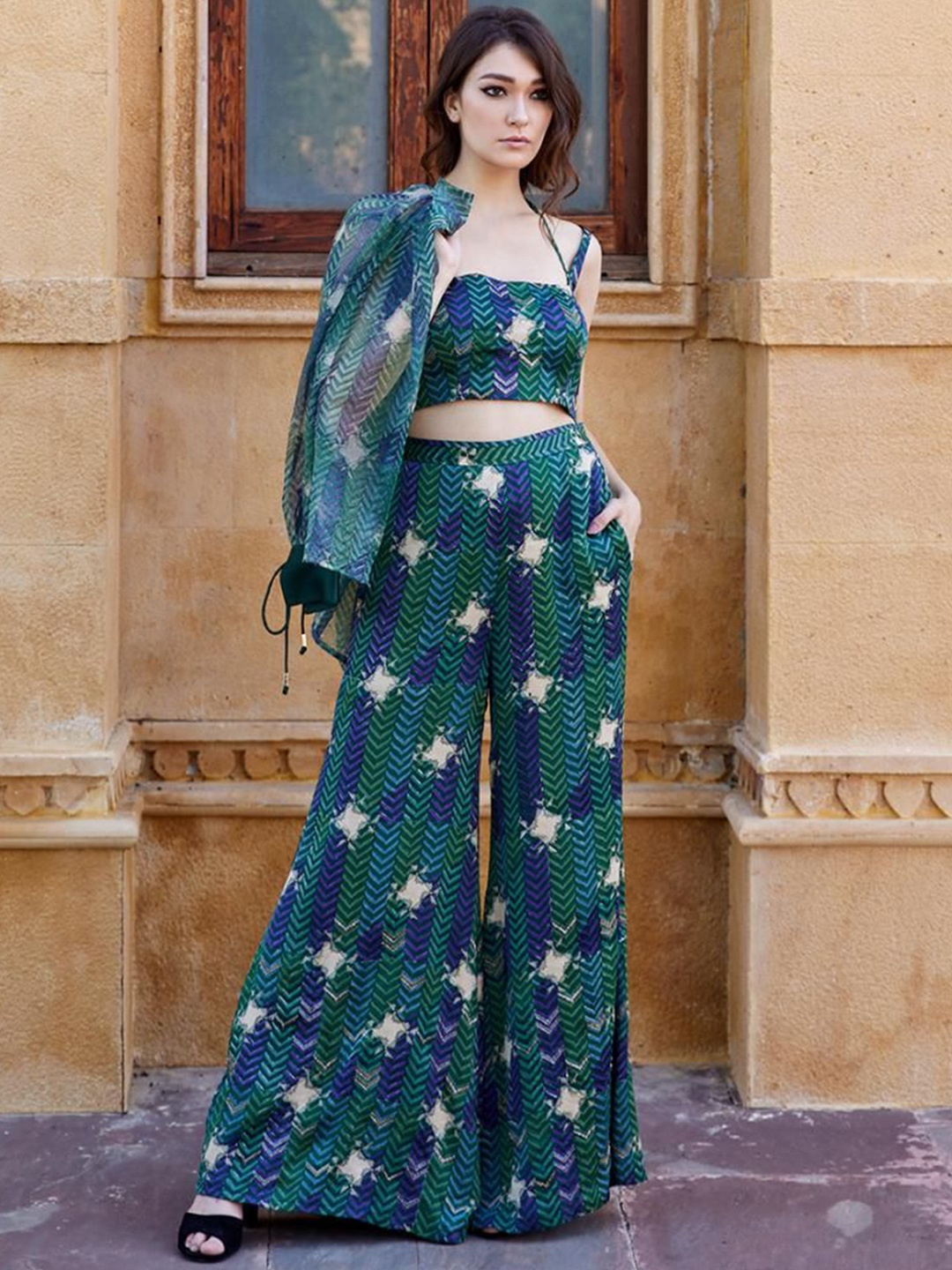 

AMROOD Printed Crop Top With Palazzo & Jacket, Green