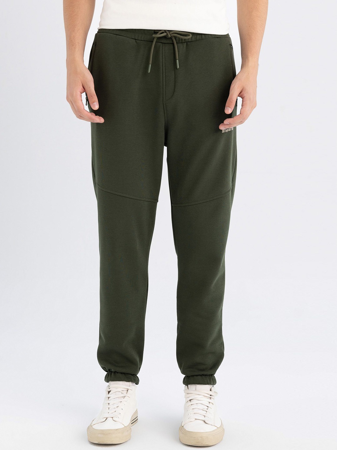 

DeFacto Men Mid-Rise Joggers Trousers, Na