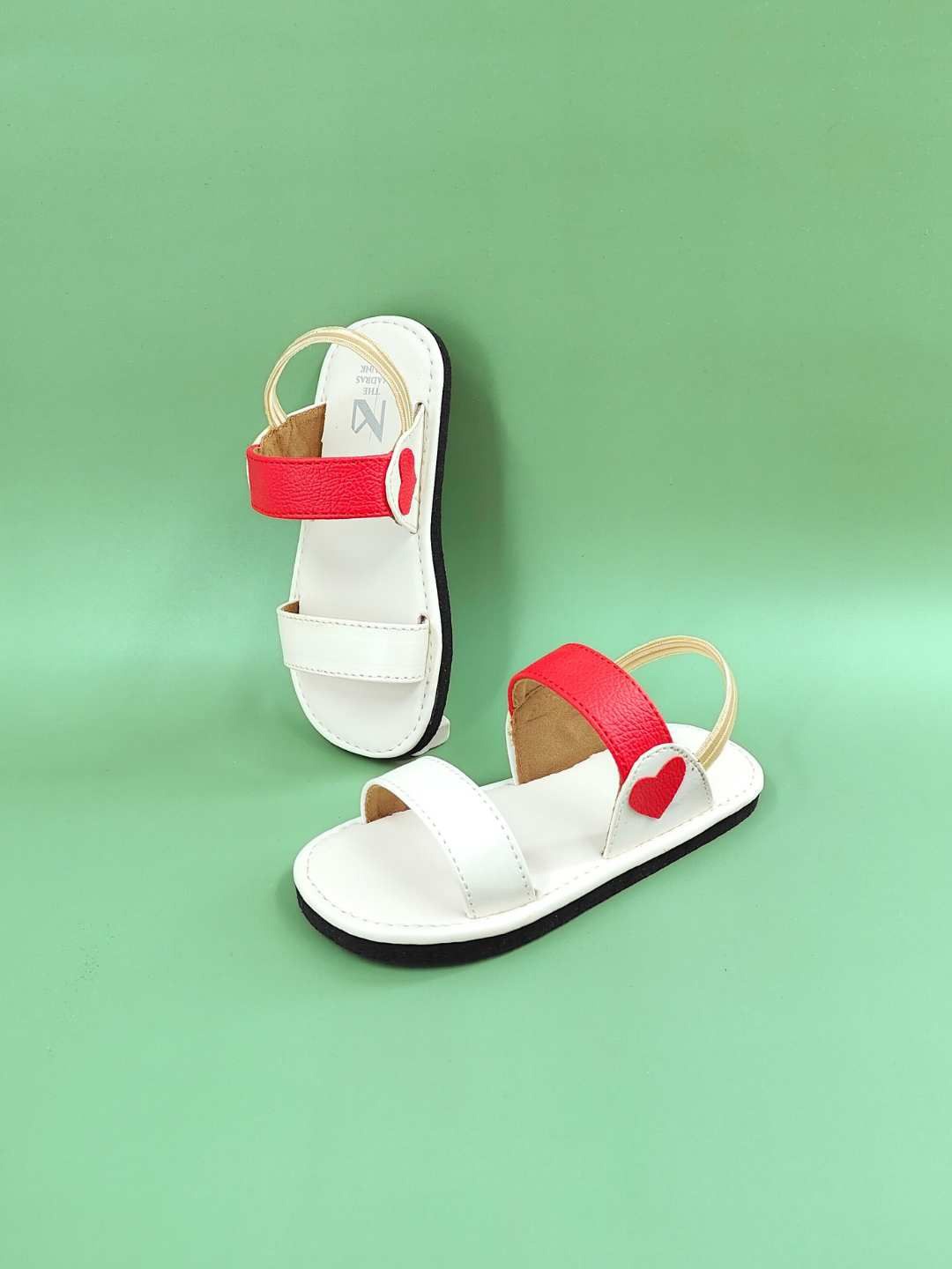 

THE MADRAS TRUNK Unisex Kids Comfort Sandals, White