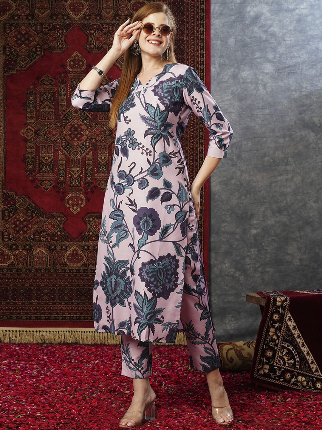 

GoSriKi Floral Printed Straight Kurta With Trouser, Navy blue