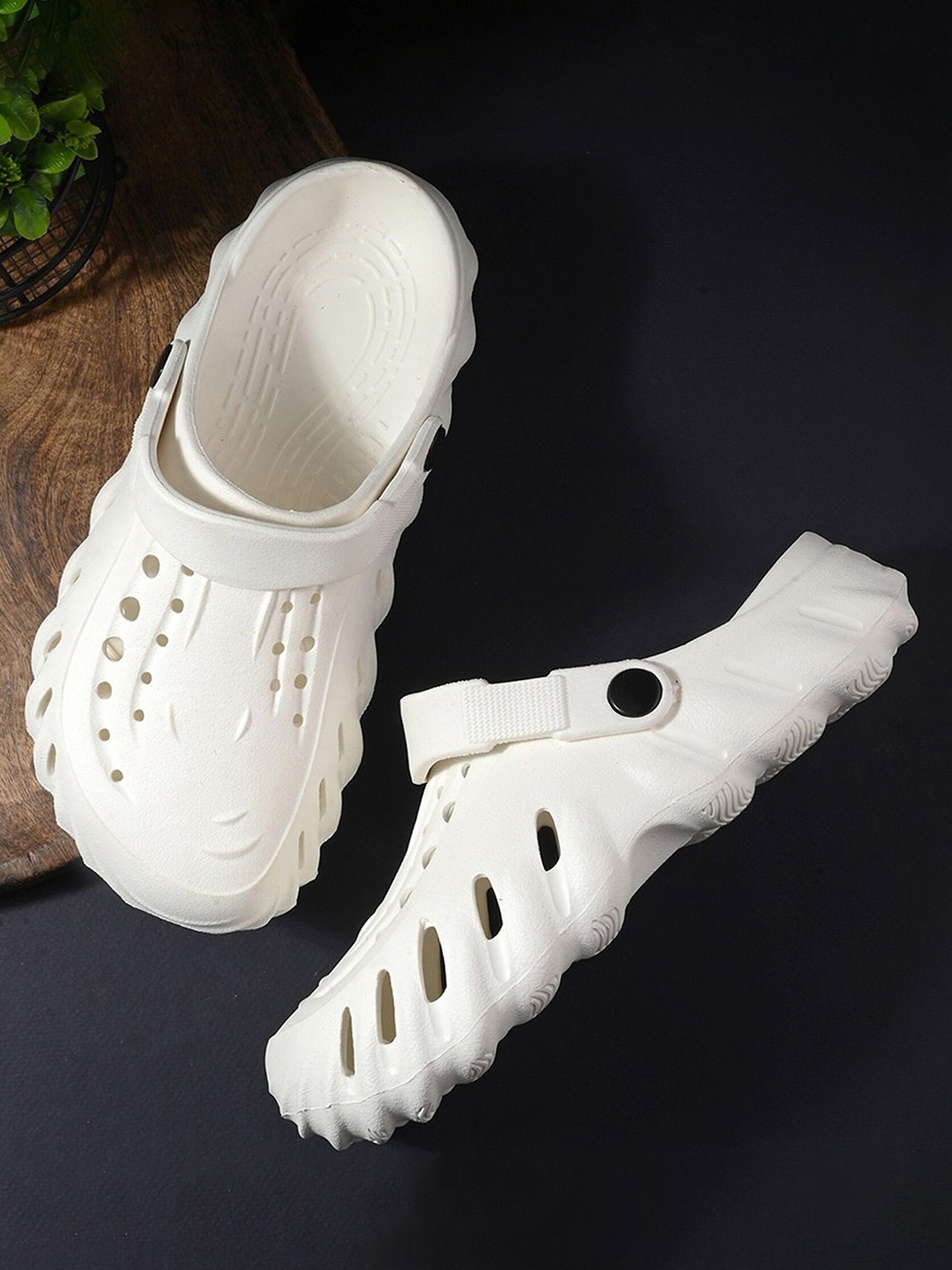 

Smoothlite Men Ultrasoft Lightweight Croslite Clogs, White