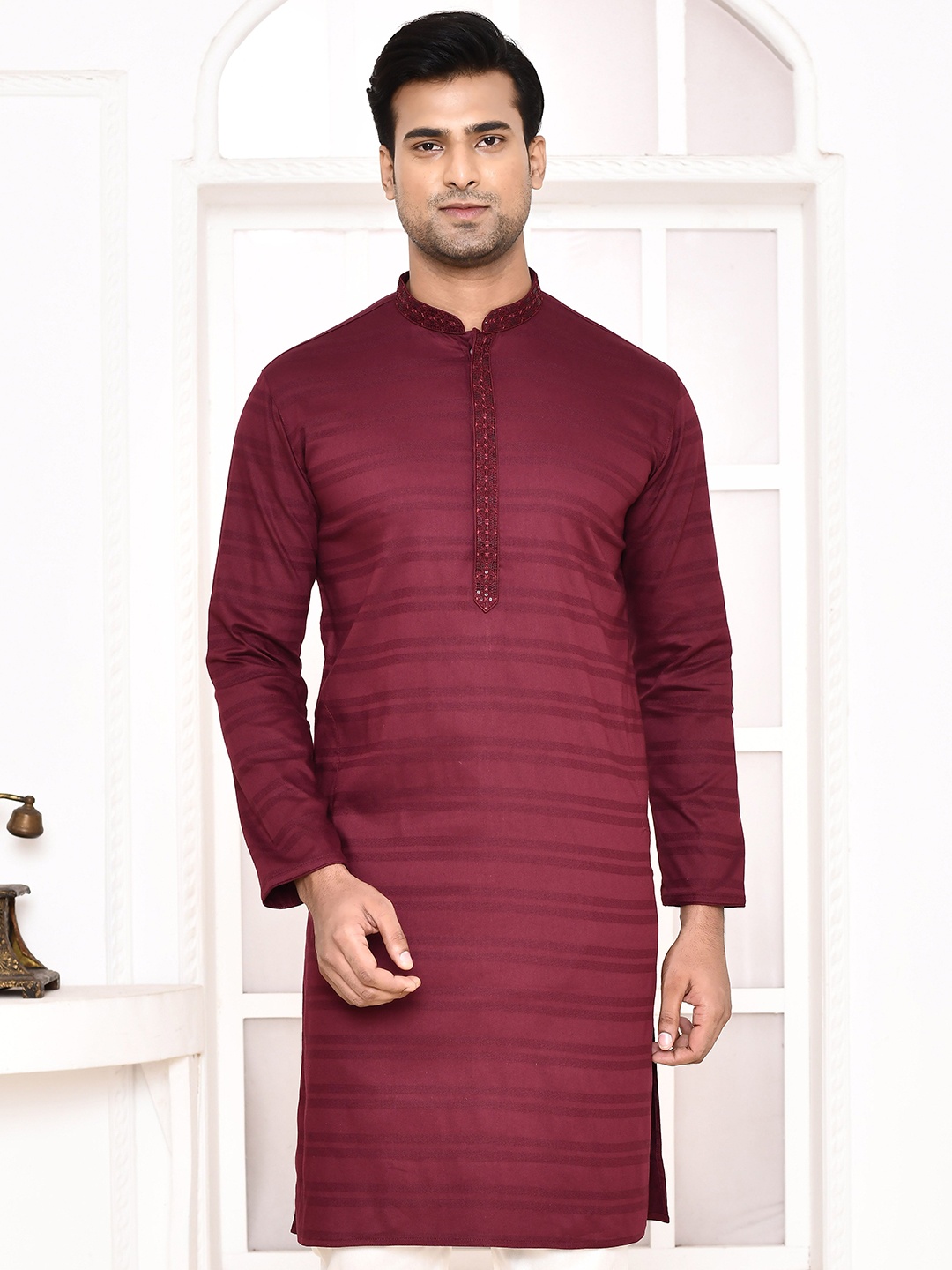 

MAAHI FABS Men Ethnic Motifs Thread Work Kurta, Maroon