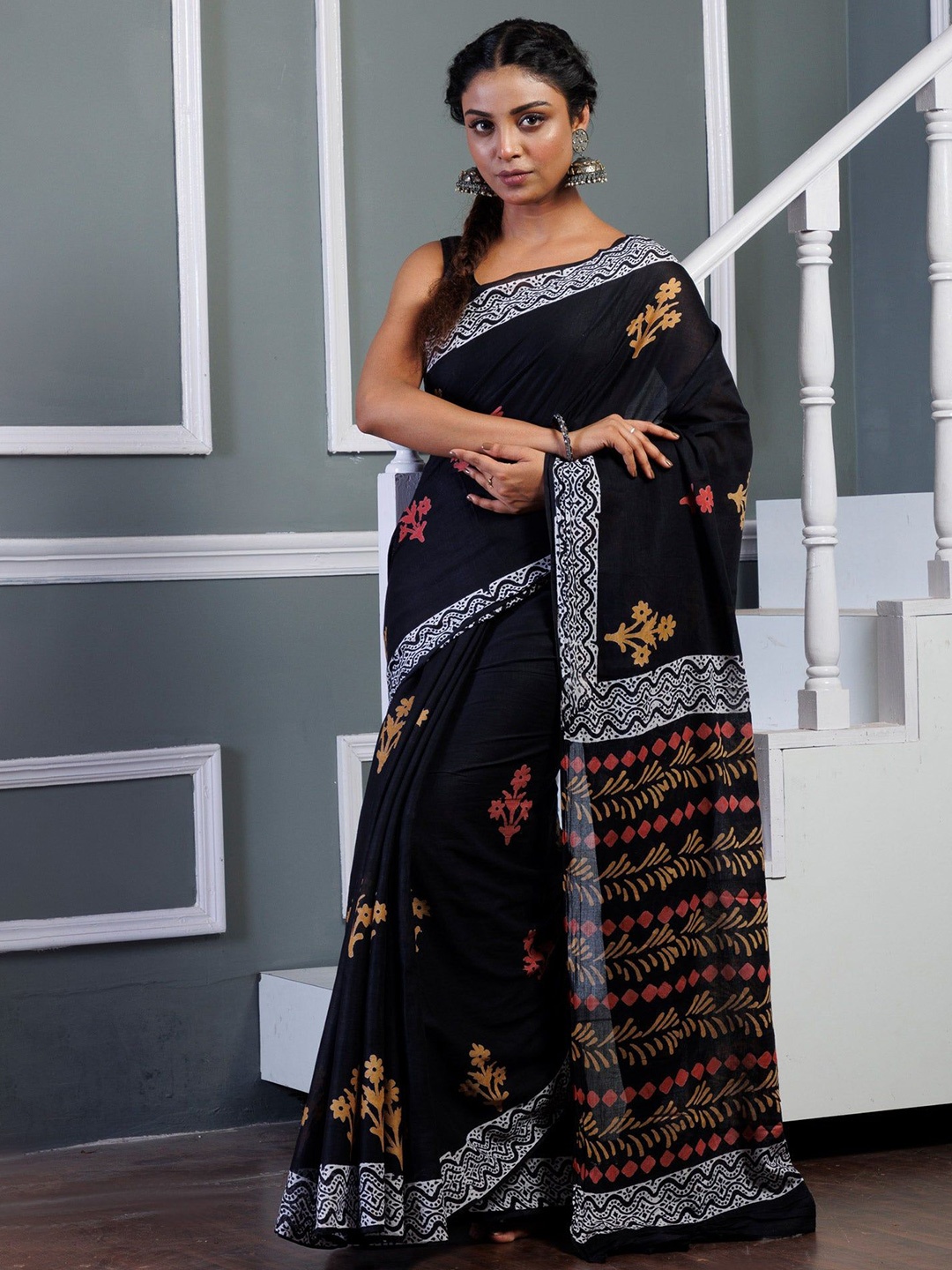 

Unnati Silks Ethnic Motifs Pure Cotton Handloom Block Print Saree, Black