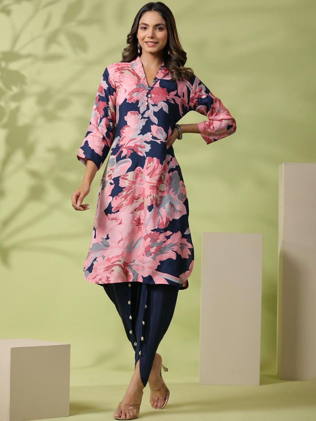 

Kaftanize Floral Printed Kurta With Tulip Pants, Navy blue