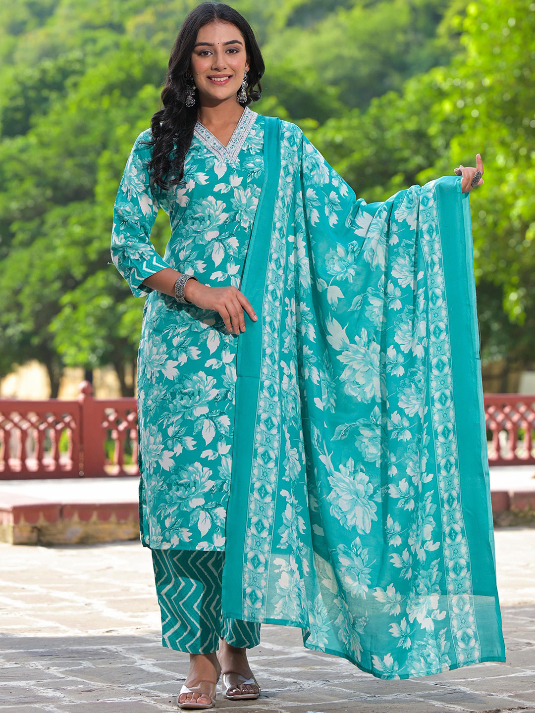 

Juniper Floral Printed Regular Mirror Work Straight Kurta with Trousers & Dupatta, Green