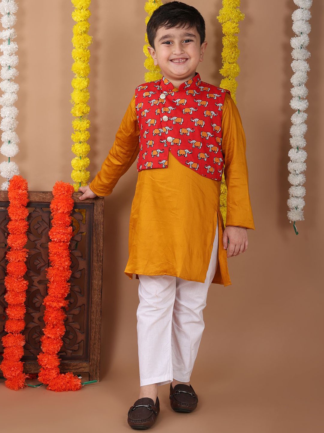 

Here&Now X Kinder Kids Boys Floral Printed Regular Pure Cotton Kurta with jacket and pajama, Yellow