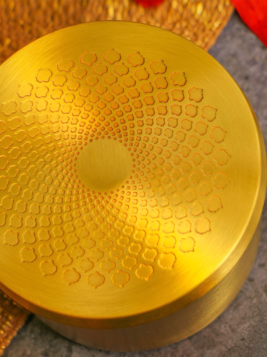 

Ambi Home Royal Yellow Brass Legacy Brass Container With Lid - Medium - 600 ml