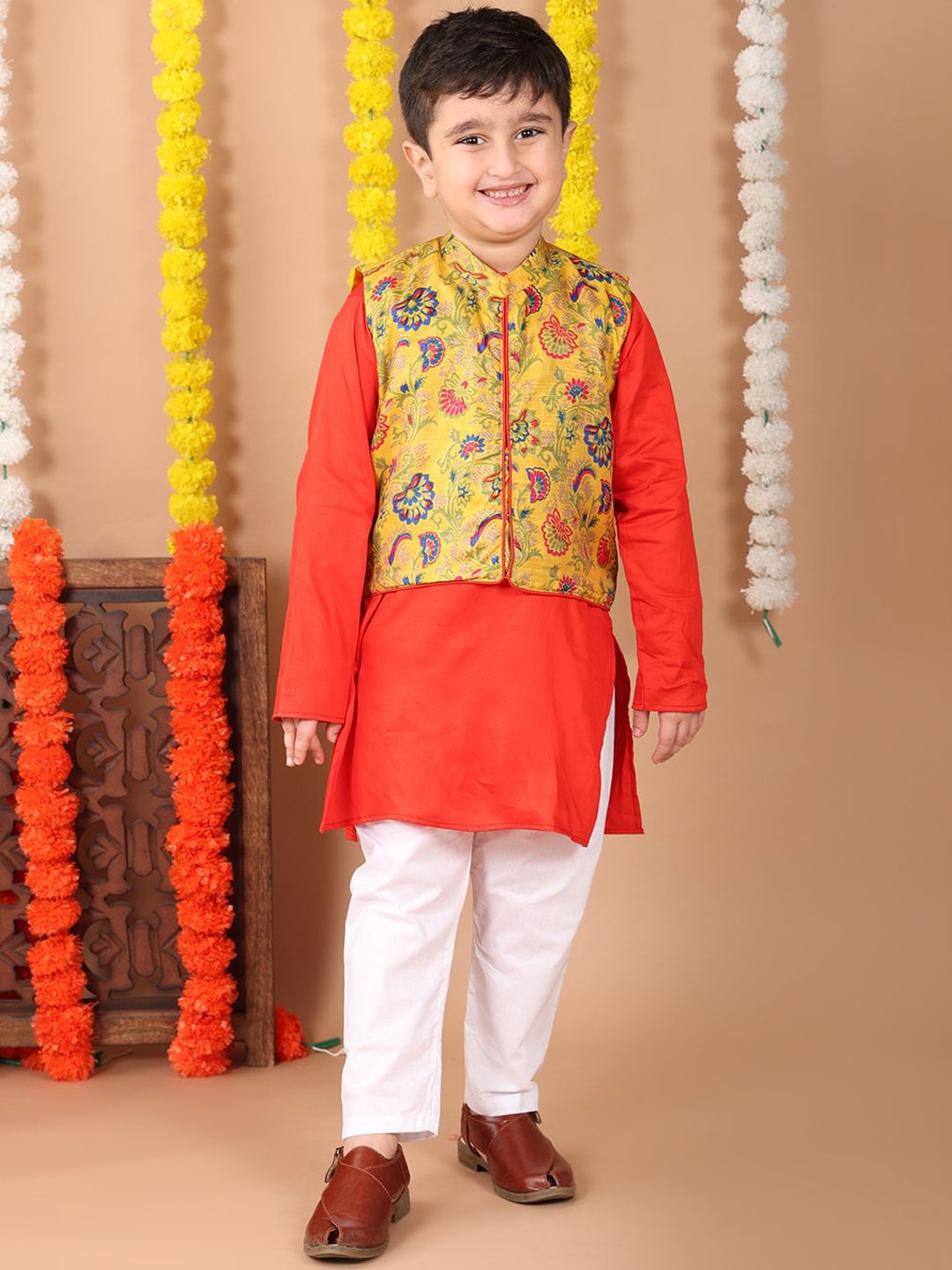 

Here&Now X Kinder Kids Boys Regular Pure Cotton Kurta with Pyjamas & jacket, Red