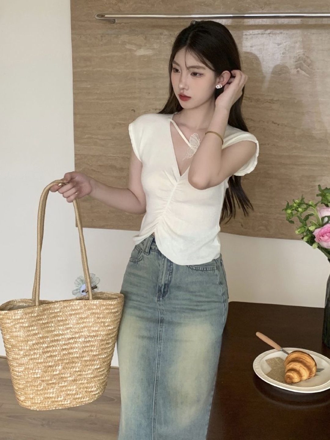 

StyleCast Women Solid V-Neck Top, Cream