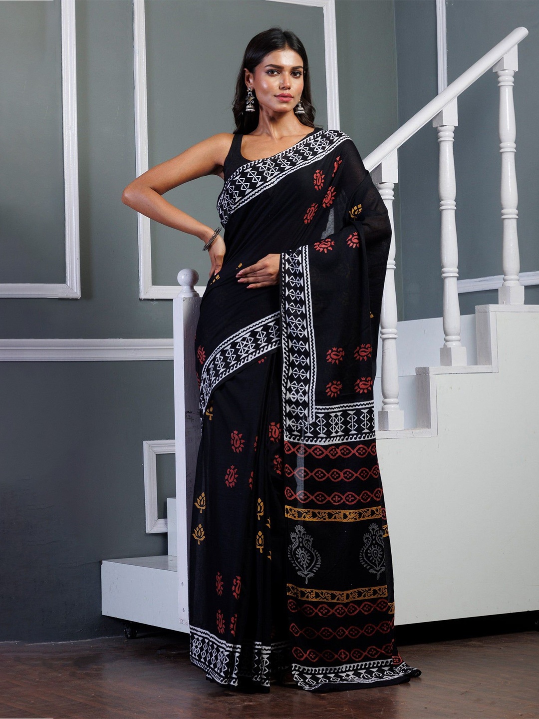 

Unnati Silks Ethnic Motifs Pure Cotton Handloom Block Print Saree, Black